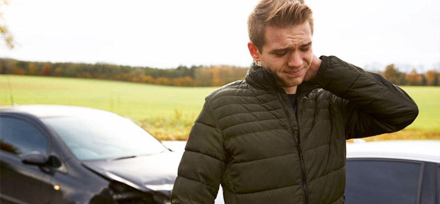 patient receiving auto accident injury chiropractic in Huntington