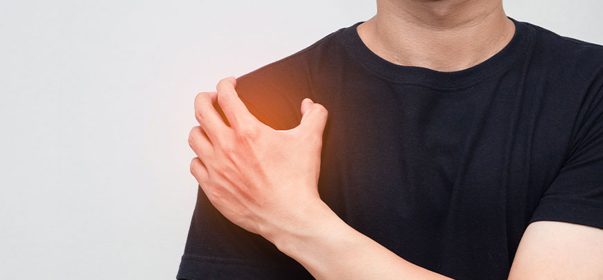 patient needing shoulder tendinopathy treatment in Huntington